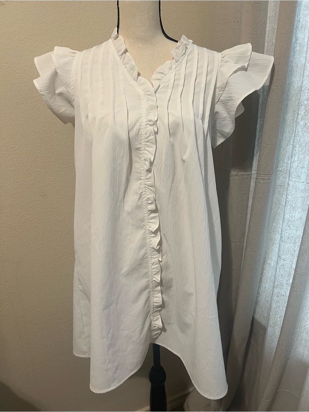 White Ruffle V-Neck Shift Dress with Pockets | Size Small